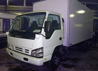 Isuzu NRQ.   Isuzu