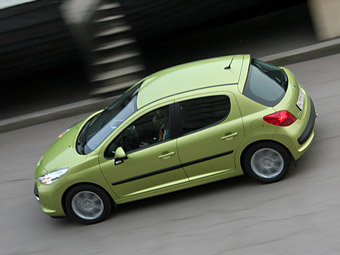 Peugeot 207.  .