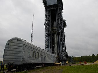 Ракета-носитель "Рокот", которая доставит спутник GOCE на орбиту на стартовой площадке на космодроме Плесецк. Фото ESA - S. Corvaja 2008 Ракета-носитель "Рокот", которая доставит спутник GOCE на орбиту на стартовой площадке на космодроме Плесецк. Фото ESA - S. Corvaja 2008