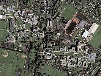 Фото студенческого городка Университета Куцтауна, сделанное спутником GeoEye-1. Фото ©AFP Фото студенческого городка Университета Куцтауна, сделанное спутником GeoEye-1. Фото ©AFP
