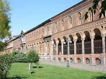 Университет Милана, один из крупнейших в Италии. Сокращение финансирования угрожает всем государственным вузам этой страны. Снимок пользователя Goldmund100 с сайта wikipedia.org Университет Милана, один из крупнейших в Италии. Сокращение финансирования угрожает всем государственным вузам этой страны. Снимок пользователя Goldmund100 с сайта wikipedia.org