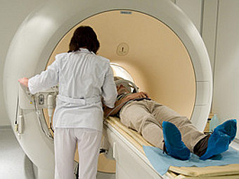 Добровольный участник проекта "Марс-500" проходит медицинское обследование. Фото ESA Добровольный участник проекта "Марс-500" проходит медицинское обследование. Фото ESA