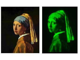 Репродукция картины Яна Вермера "Девушка с жемчужной сережкой" и ее флуоресцентная копия. Фото авторов исследования Репродукция картины Яна Вермера "Девушка с жемчужной сережкой" и ее флуоресцентная копия. Фото авторов исследования