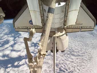 Шаттл "Индевор", пристыкованный к МКС. Фото NASA Шаттл "Индевор", пристыкованный к МКС. Фото NASA