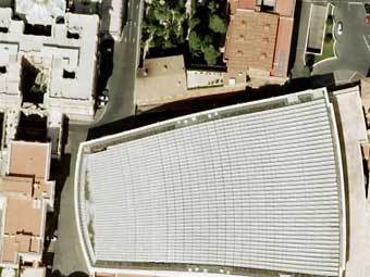 Крыша аудитории Павла VI, вид из космоса. Снимок Google Earth Крыша аудитории Павла VI, вид из космоса. Снимок Google Earth