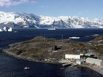 Южные Оркнейские острова в летнее время. Фото с сайта coolantarctica.com Южные Оркнейские острова в летнее время. Фото с сайта coolantarctica.com