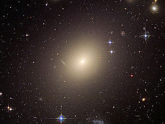   ESO 325-G004.  NASA