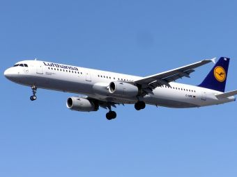  A321  Lufthansa.  Adrian Pingstone   upload.wikimedia.org
