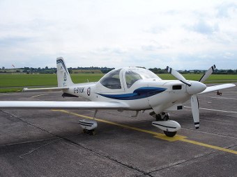  Grob G 115E Tutor.   Mo7amedsalim   wikipedia.org