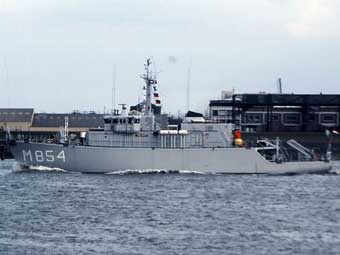    Tripartite.    www.worldwarships.com