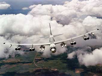  B-52.   .