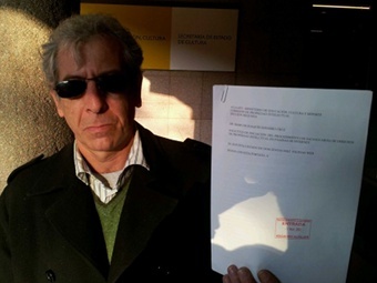         .    @isaachacksimov