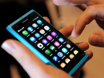  Nokia N9,  Reuters